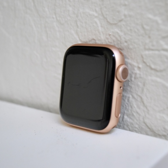 Apple Watch Series 6 40mm (Rose Gold) Bundle - Picture 2 of 6